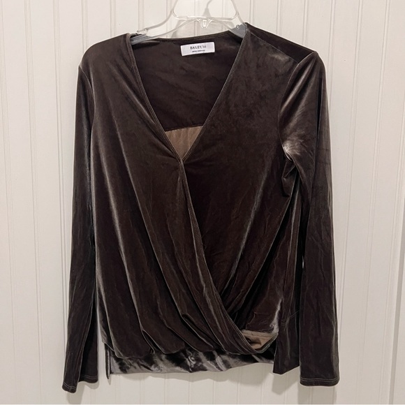 Bailey 44 Tops - Bailey 44 Women's  green Velvet Wrap Top M Boho Romantic